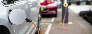 El Gobierno actualizó el impuesto para la importación de autos ecológicos solo para ADEFA