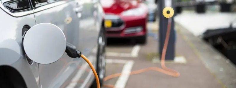 El Gobierno actualizó el impuesto para la importación de autos ecológicos solo para ADEFA
